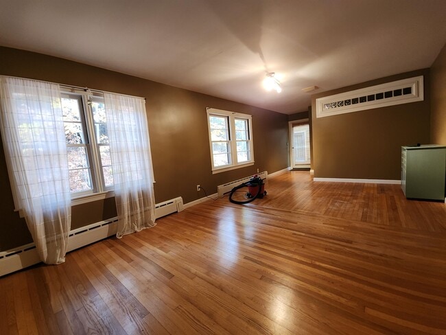 Building Photo - 907 W Swanzey Rd