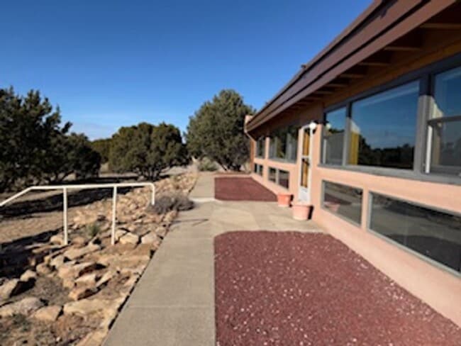 Building Photo - 5 Oriente Ct