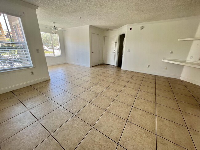 Building Photo - 2200 Key W Ct