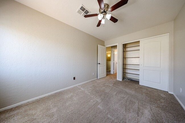 Building Photo - Stunning 3 bedroom, 2.5 bathroom Gold Cour...
