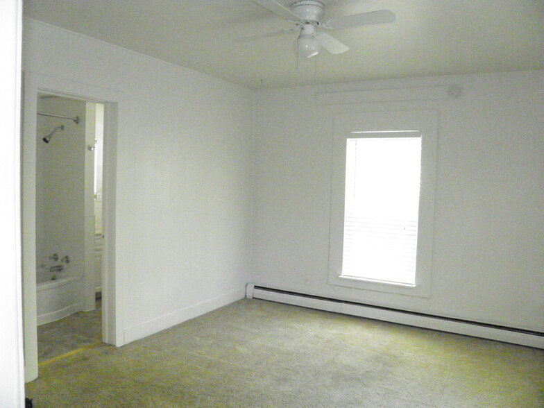 Bdrm - 1304 W Kiowa St