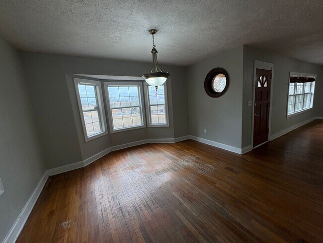 Building Photo - 3 Bed/2 Bath Home in Brandon