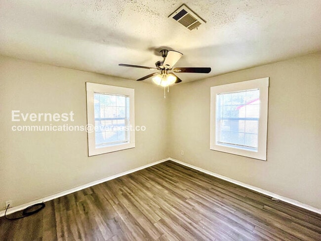 Building Photo - 227 Broadmoor Dr