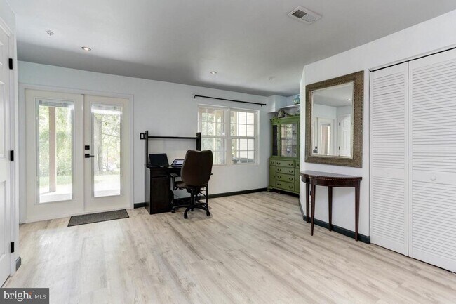 Building Photo - 9197 Carriage House Ln