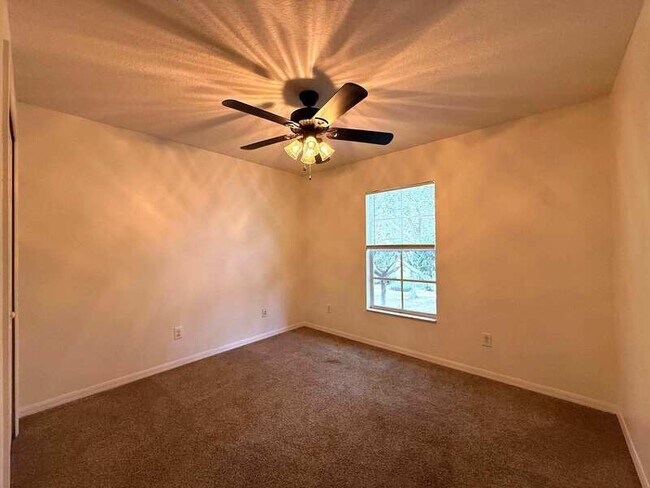 Building Photo - 16221 Bridgewalk Dr
