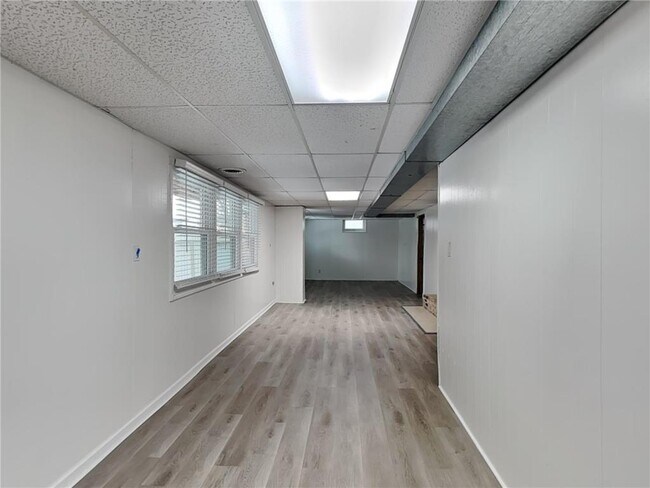 Building Photo - 2921 W 70 1/2 St