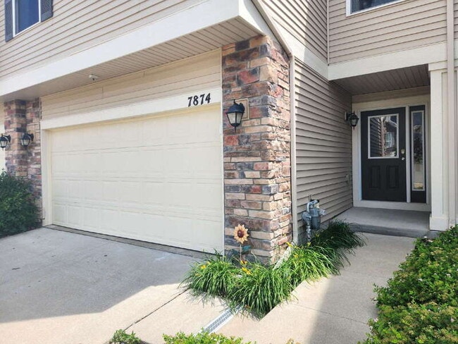 Building Photo - 7874 Cottonwood Ln