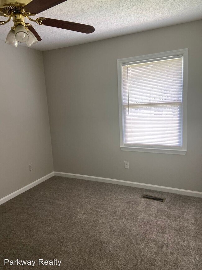 Building Photo - 3 br, 1.5 bath House - 2572 Hampstead Drive