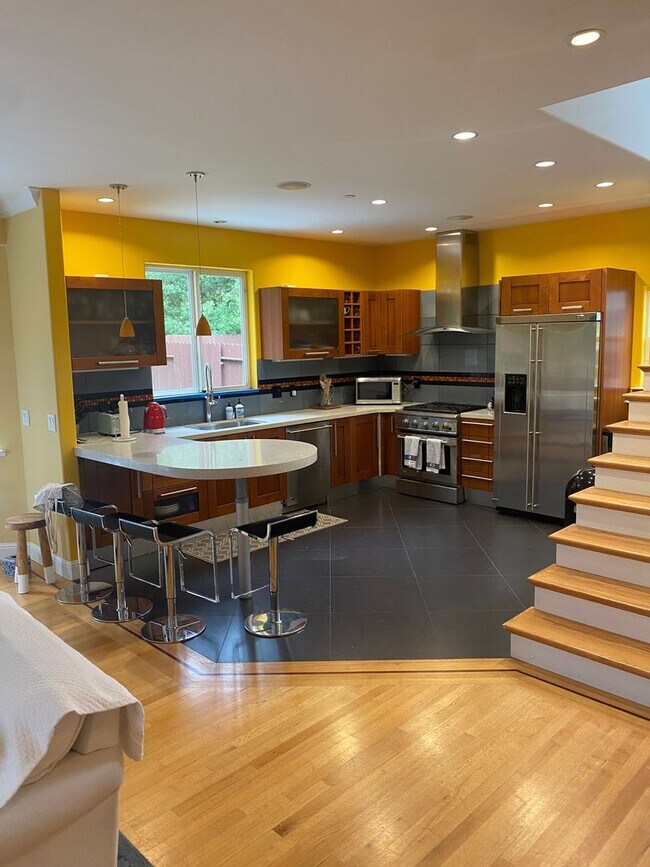 Building Photo - Fully Furnished House in South San Francisco - 2 Bedroom, 2 Bathroom