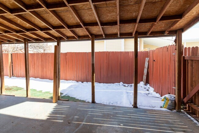 Building Photo - Great Home! Conveniently Located Home Off the Powers Corridor