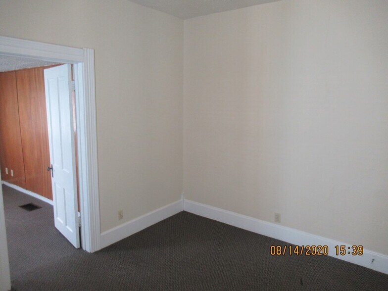 Building Photo - 320 E Cottage Grove Ave