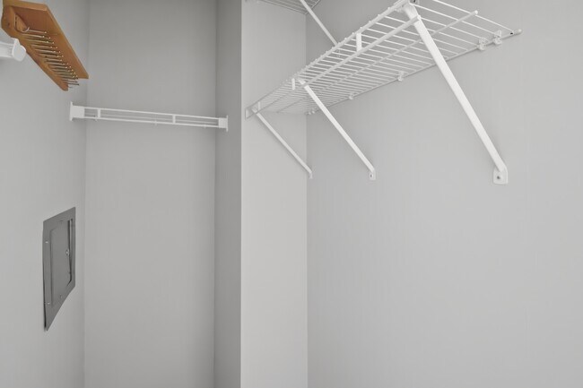 Building Photo - 873 N Larrabee St