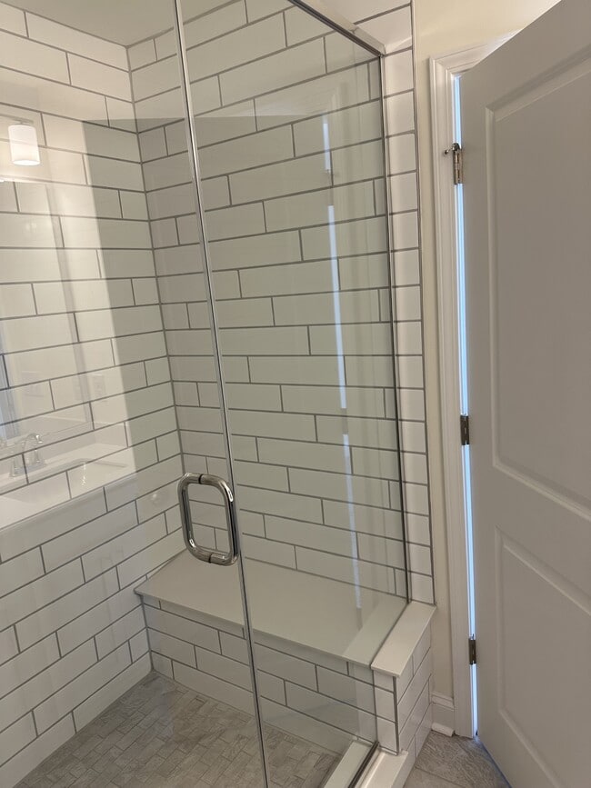 Building Photo - 1027 S Point Rd