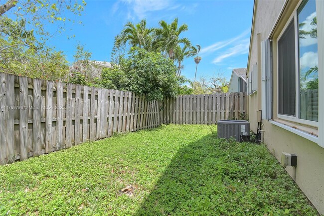 Building Photo - 303 E Riverbend Dr