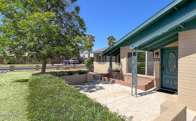 Building Photo - 1059 E Broadmor Dr