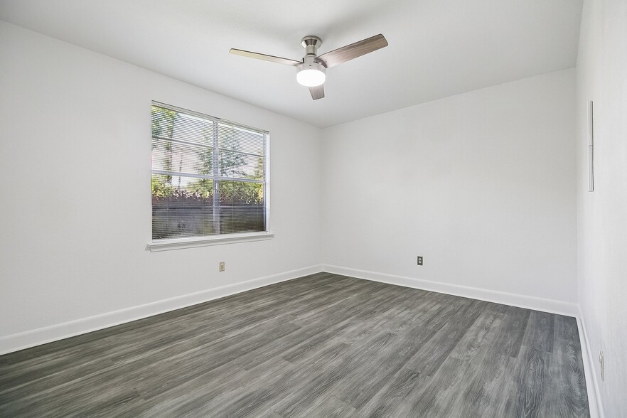 Building Photo - 1322 Knollwood Dr