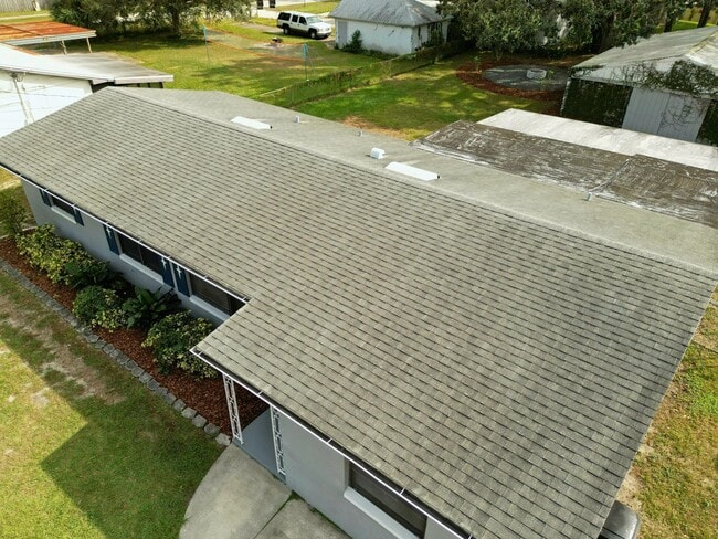 Building Photo - 4 bed 2 bath home