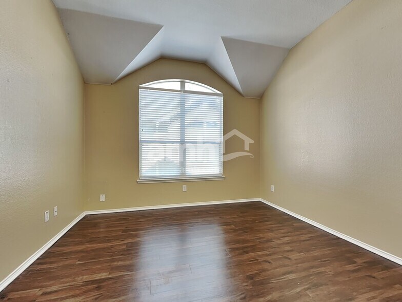 Building Photo - 9613 Glenshee Dr