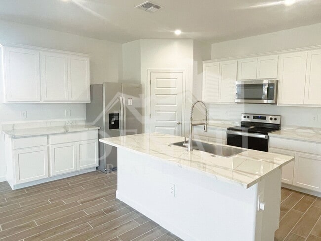 Building Photo - 2760 W Stradling Ave