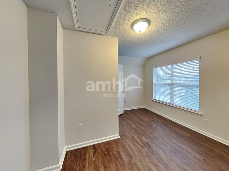 Building Photo - 10126 Illoria Dr