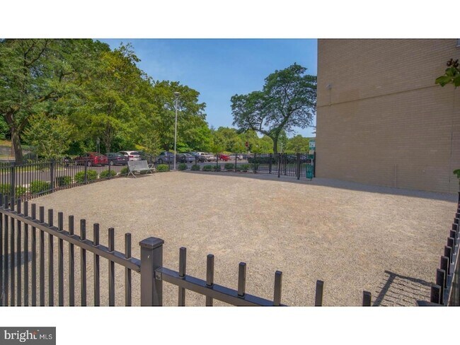 Building Photo - 2200 Benjamin Franklin PKWY Unit 2B-S0411