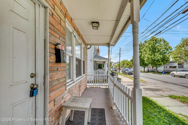 Building Photo - 538 River St