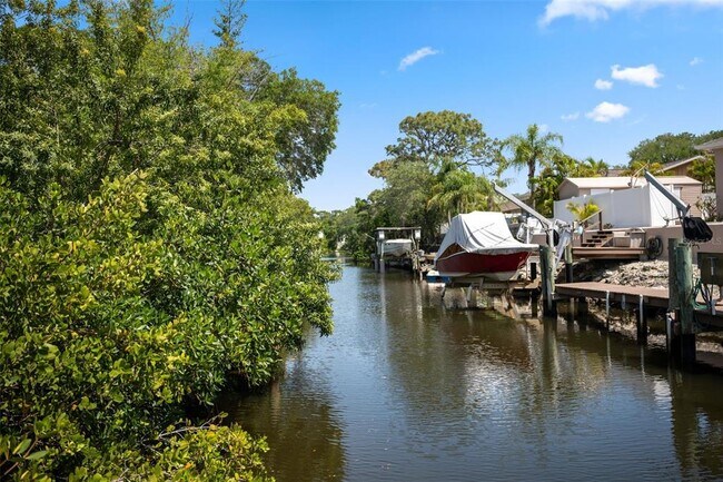 Building Photo - 428 W Klosterman Rd