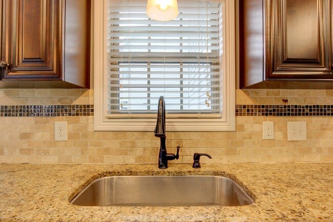 Building Photo - Executive Home on Cul de sac off exit 8.  Hurry.