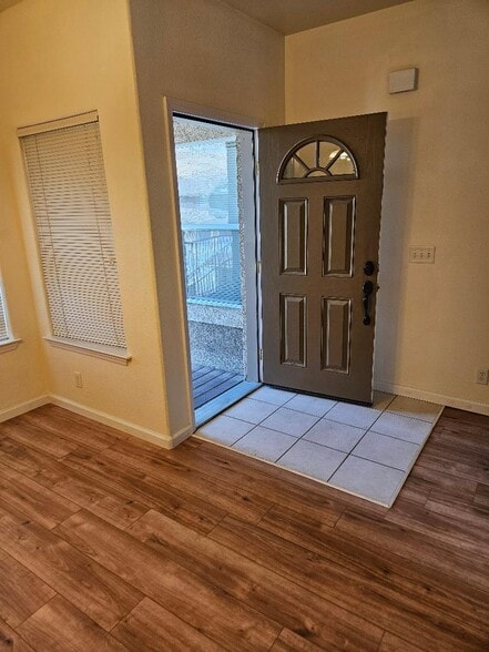 Building Photo - Snyder Avenue Townhomes