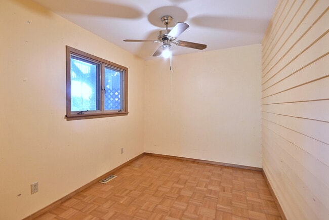 Building Photo - 2724 N Racine Ave