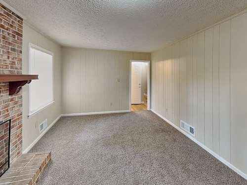 Building Photo - 5676 Crestwood Dr SW