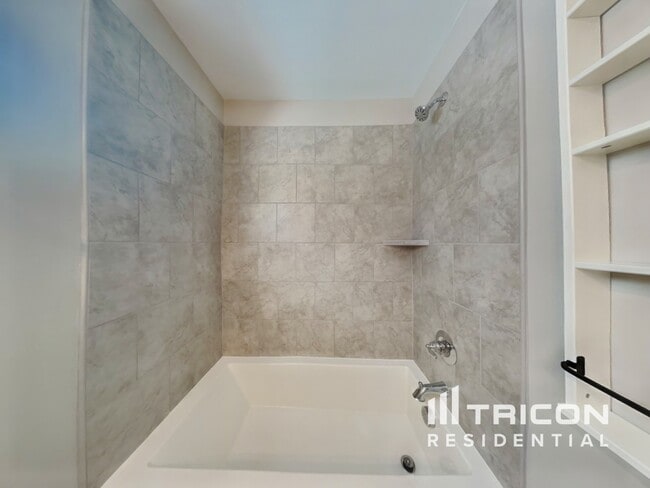 Building Photo - 271 Cloverbrook Way