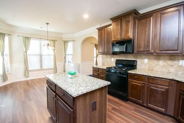 Building Photo - 250 Sylvan Loop