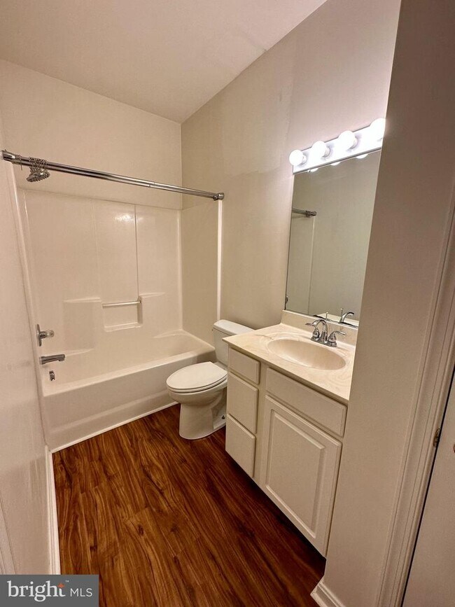 Building Photo - 3902 Fullerton Ct