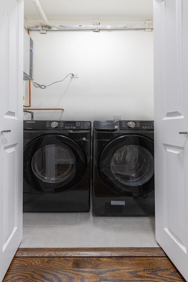 Building Photo - 3044 W Irving Park Rd