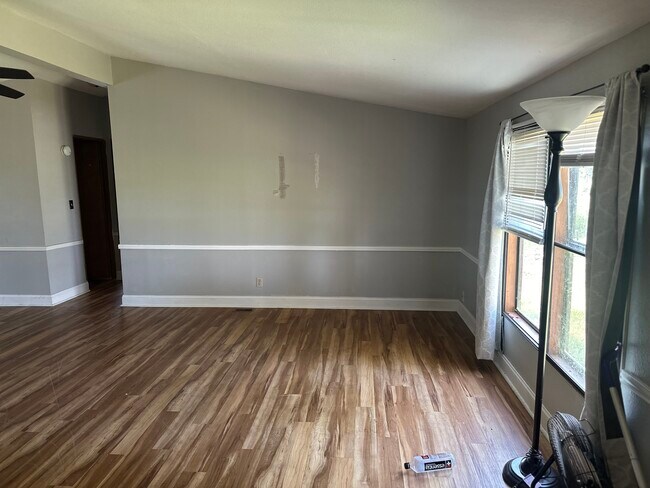 Building Photo - 122 S Georgetown Rd