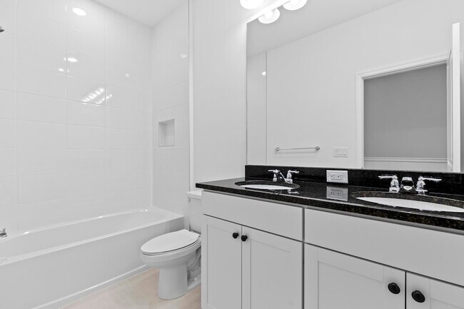 Building Photo - 4404 Longwood Lk Sq