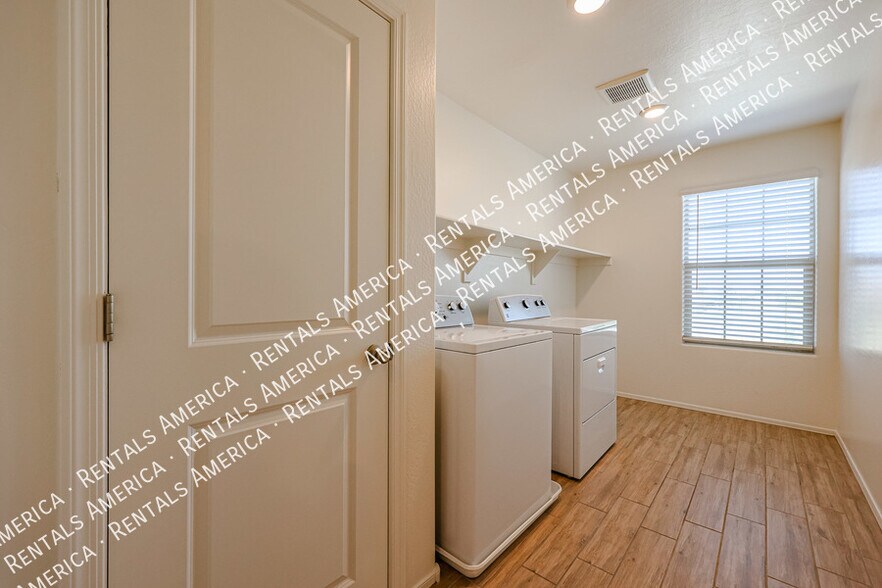 Building Photo - 7223 N 125th Dr
