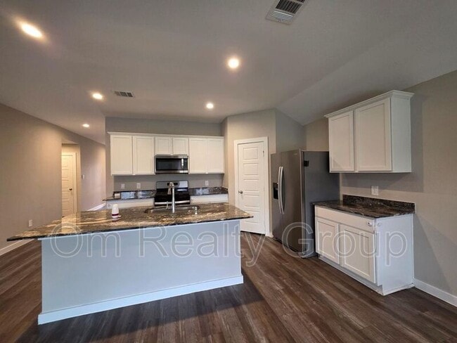 Building Photo - 1131 Hughes Crossing Dr