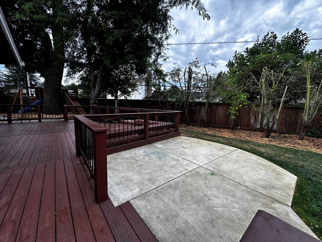 Building Photo - Charming 3-bedroom 2 bath home in Eugene