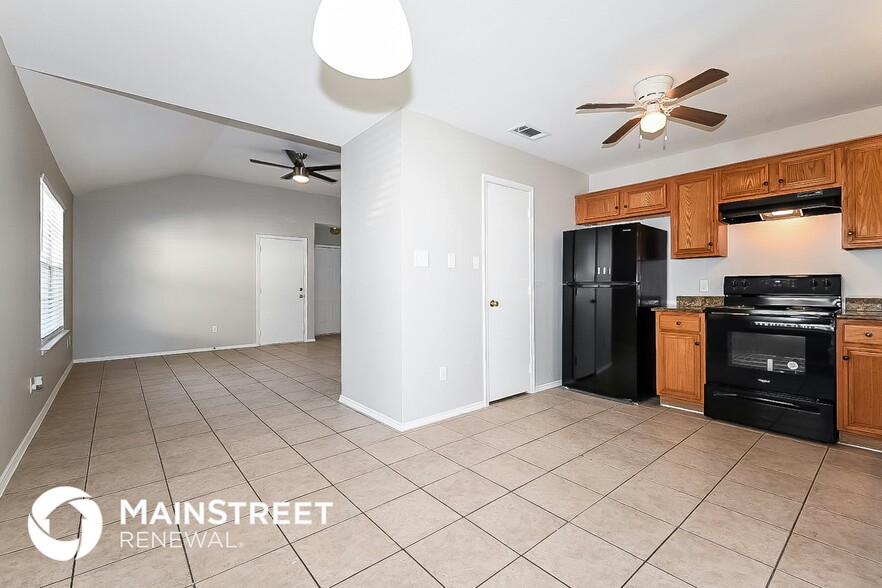 Building Photo - 1215 S Oak Cliff Blvd