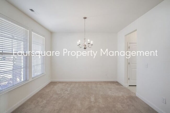 Building Photo - Spacious Single-Family Home with Open Floor Plan, Loft & Two-Car Garage – In the Popular Arrowhea...