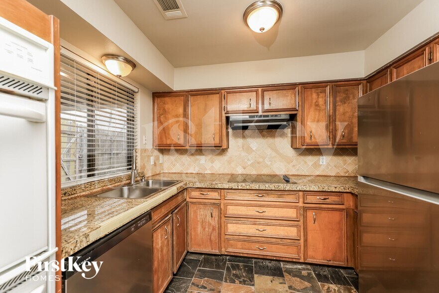 Building Photo - 7314 Harvest Hill Dr