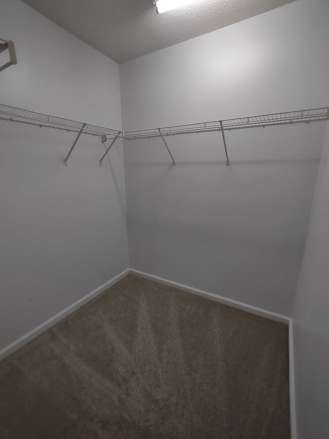 Building Photo - Move In Ready Townhome located in the Pres...