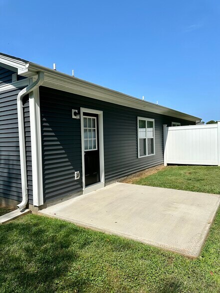 Private rear patio for relaxation - 891 Old Vinton Mill Rd NE Unit B