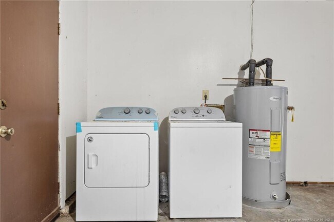 Building Photo - 920 Inglewood Ln