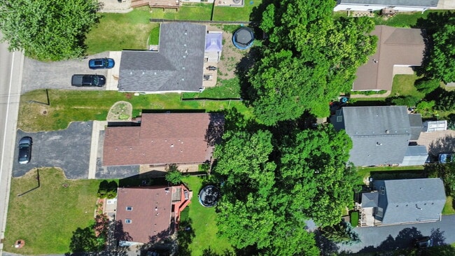 Building Photo - Updated 3-Bed/2-Bath Home with A Deck, Gar...