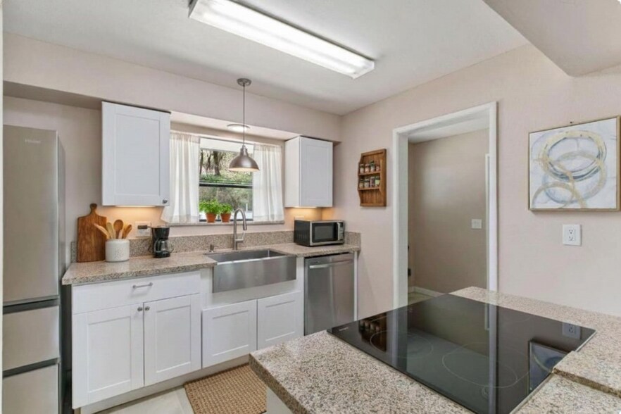 Building Photo - 15395 Lake Arthur Rd