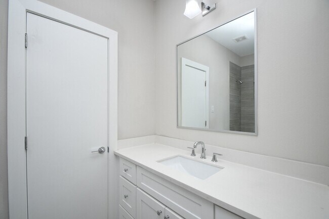 Building Photo - 5904 Gardendale Dr