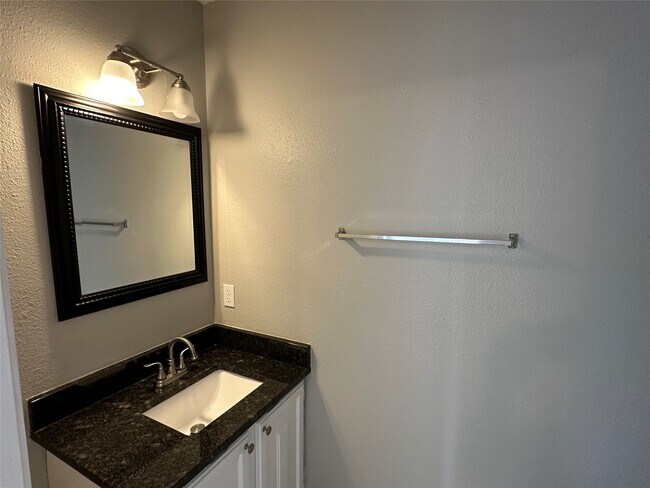 Building Photo - 3647 Palm Grove Dr